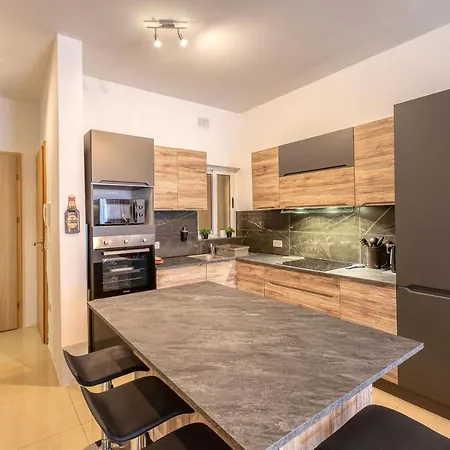 Lovely, Cosy 2br Apt With Comfy Sofa, Wifi & Ac By 360 Estates Apartment