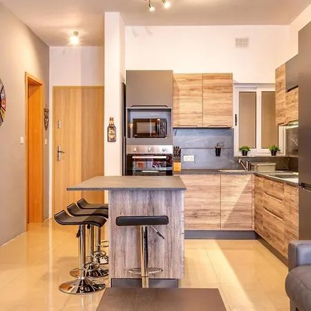 Lovely, Cosy 2br Apt With Comfy Sofa, Wifi & Ac By 360 Estates *