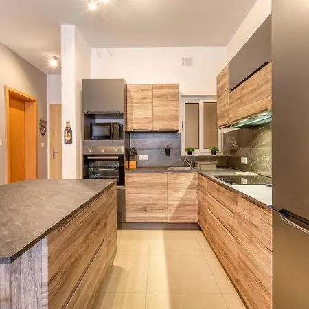 Lovely, Cosy 2br Apt With Comfy Sofa, Wifi & Ac By 360 Estates *