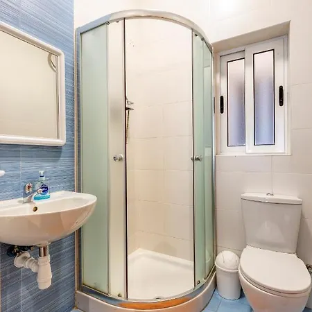 Apartman Lovely, Cosy 2br Apt With Comfy Sofa, Wifi & Ac By 360 Estates